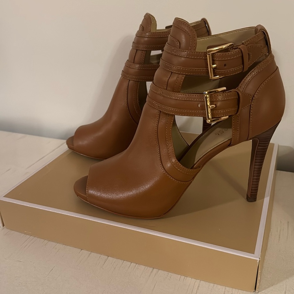 MICHAEL Michael Kors Blaze Open Toe Bootie Leather Color Acorn US 7.5 Worn Once